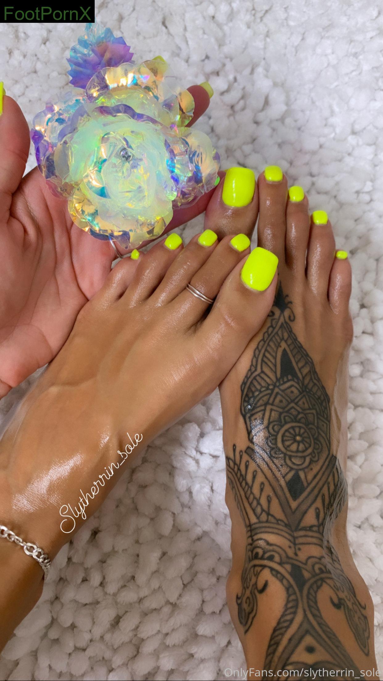 slytherrin_sole feet